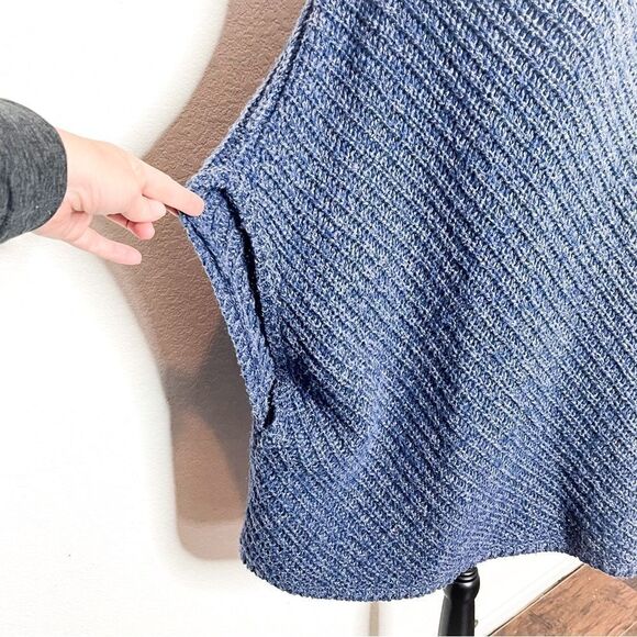 🍋 Banana Republic • Women’s Blue Knit Cowl Neck Poncho Sweater Size M - Picture 3 of 6